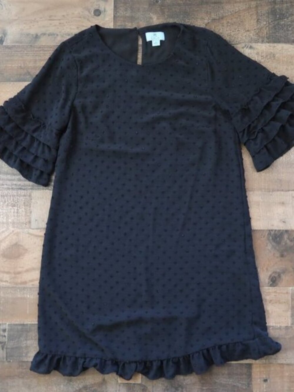 CeCe Womans Size 8 Black Swiss Dot Shift Dress Crepe Ruffle Tiered Sleeves